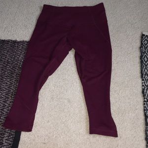 BURGUNDY CROPPED LEGGINGS